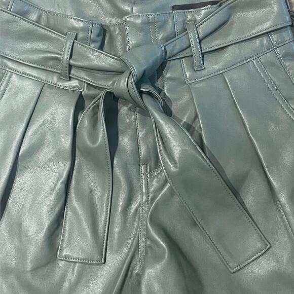 NWT! Blank NYC As You Said High Waisted Shorts - Size 25 - Picture 8 of 11